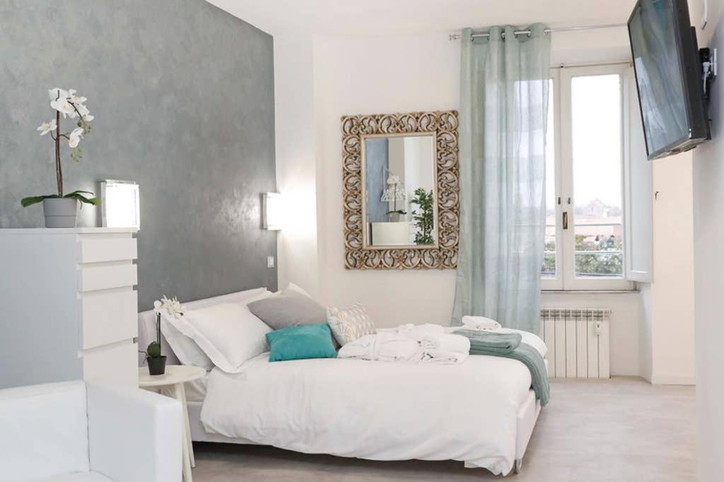 White Panoramic Jacuzzi Suite Trastevere - Top Collection Рим Экстерьер фото