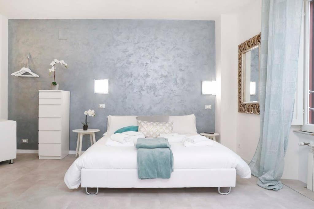 White Panoramic Jacuzzi Suite Trastevere - Top Collection Рим Экстерьер фото