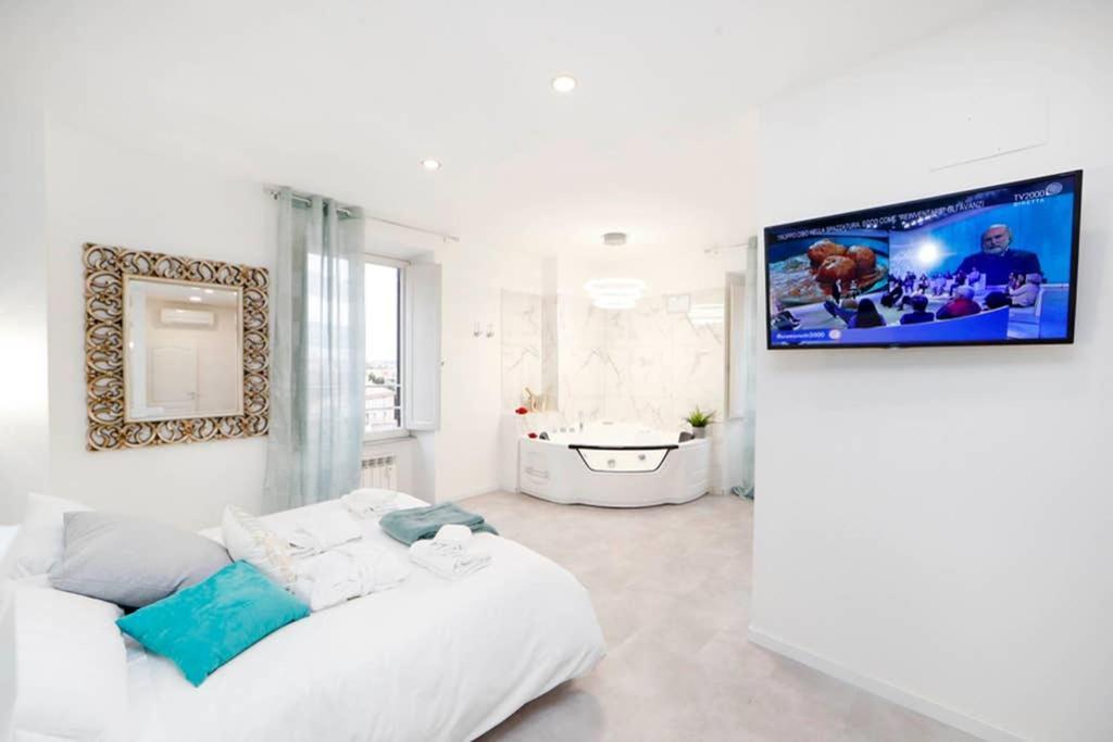 White Panoramic Jacuzzi Suite Trastevere - Top Collection Рим Экстерьер фото